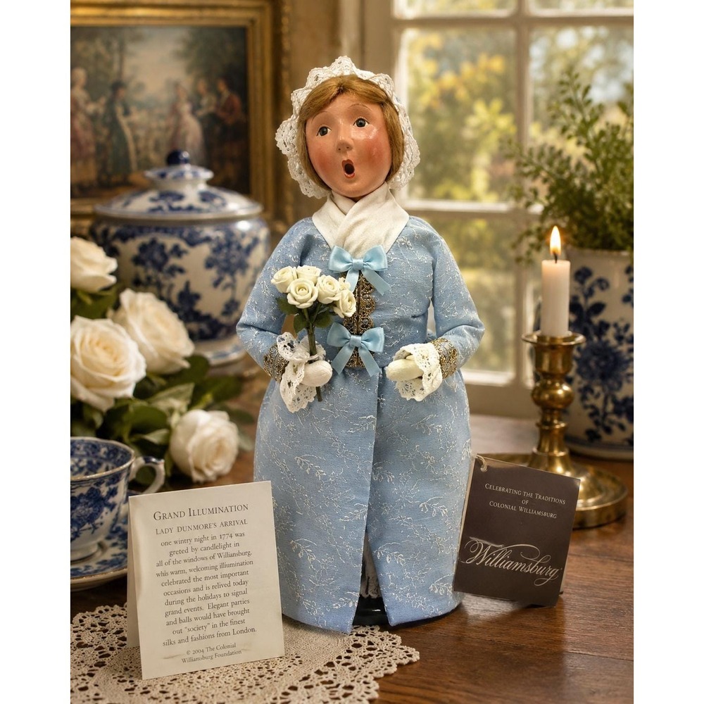 Byers' Choice Grand Illumination Lady‎ Caroler 2005 Colonial Williamsburg Rose